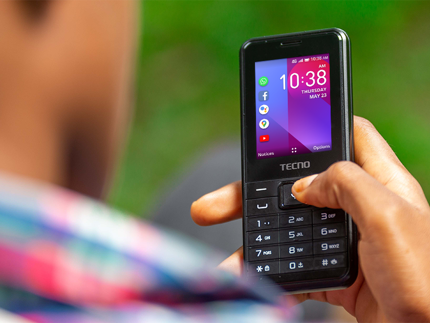 Un utilisateur de dumbphone KaiOS